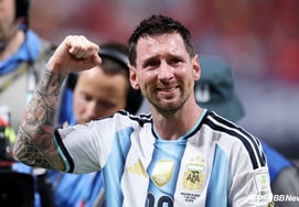 'Messi in tears' truly rose from the dead, from the disgrace of missing two PKs to a 1-goal, 1-assist performance... '0-2 until the 79th minute,' Argentina scores three goals for a miraculous quarterfinal advance
