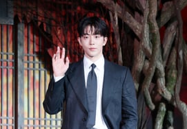 '東宮'のナム・ジュヒョクが「この体を燃やしてしまえ」と言った..チョ・スンウ「大勢の俳優に埋もれるのが好き」笑い