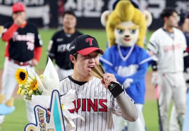 [公式] '打率0.453の爆撃' LGのソン・ヨンジュン、KBO6月のフューチャーズルーキー賞！ '育成選手デビュー戦勝利' サムスンのキム・ベクサンは投手部門