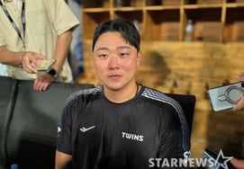 "I even read the books fans bought for me." LG's Lee Jae-won returns, smashing a 180 km/h two-hitter! The right-handed power hitter who was being chased has changed.