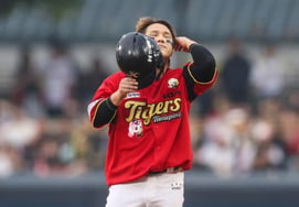 ¿Cambio disciplinario para Kim Sun-bin de KIA? El entrenador Lee Beom-ho: "Es el símbolo del equipo, por lo que debí juzgar con mayor frialdad... Fue un partido decepcionante ayer", confesó con franqueza [Desde Busan]