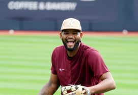 [Foto] «¡El entrenamiento debe ser divertido!» Alcantara se estira en el WiZ Park