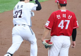 [Foto] Yoon Jun-ho y Jeon Ui-san: «generales de la misma edad»