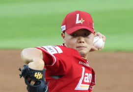 [フォト] パク・シフ「できるだけ長く投げる」
