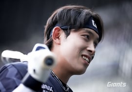 'Persistent Stealing→Stealing→Stealing→Straight to the Base' Lotte's Hwang Sung-bin: "Grateful to Manager Kim Tae-hyung" Why?
