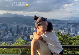『金融マン♥』ソン·ヨンジェ、次女を準備中..細い腕で3歳の子が輝く [スター・イシュー]