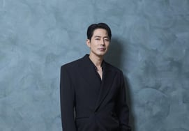 Jo In-sung's 'Distinctive Suit Fit' [★Photo]