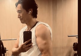 シン・ヒョンジュン、50代の信じられないほどの腕..♥同い年の年下の妻も驚いた