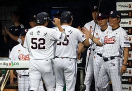 '10 Wins, 5 Losses → 5 Consecutive Winning Series': Doosan Finishes First Half in 5th Place, "We Had Many Worries at the Start," The Manager Smiles [Jamsil On-Site]