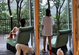 Ki Eun-se, showing off her Pyeongchang-dong home amidst heavy rain and thunder [Star Issue]