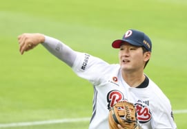 [Photo] An Jae-seok, even catch drills with edge