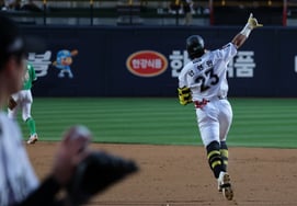 [One Quick Look] 'Only after An Hyeon-min's home run in the first-half finale!' KT vs. Kiwoom, bottom of the 3rd inning