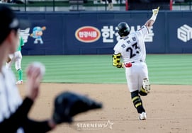 [Photo] 'Only when An Hyeon-min's home run was missing in the first-half finale!'