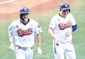 [Photo] Ahn Jae-seok stands side by side with Doosan Bears' Yang Ui-ji