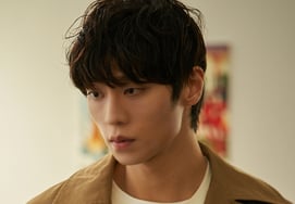 Bộ phim ngắn 'Checkmate' của Lee Sung Shin trong 'Jellyfish Entertainment' tóm tắt sự hiện diện mạnh mẽ của Lee Sung Shin