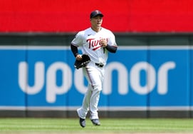 Go Woo Seok cuối cùng cũng ra mắt tại Big League! Cú homerun thành công bất ngờ của CLE khiến 1 hiệp bị mất 1 điểm