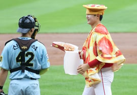 [Foto] Lee Du-woo, también entra como relevista después de comer