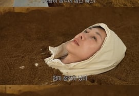 'Eom Tae-woong♥' Yoon Hye-jin, nostalgia for her late mother: "How hard it must have been" — overcome with emotion