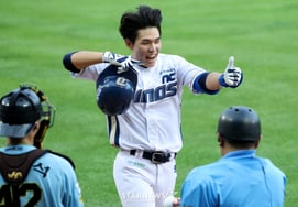 [Foto] Shin Jae-in anota tras golpear múltiples veces