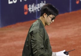 [Photo] Park Jong-hyeok: 'Bodyguards are weak against umpires'