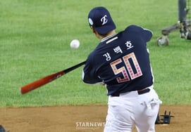 [Foto] Kang Baek-ho: «Un golpe incluso al rozar»
