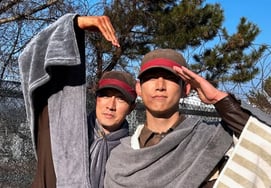 So Ji-sub reveals behind-the-scenes of 'Manager Kim' alongside Ok Taek-yeon.. Full display of surprising charm
