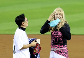 [One Quick Swipe] "I can't do anything about the eye makeup and lips!" Female makeup artist Yuto
