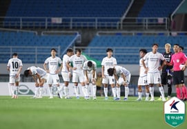 'Suwon Shock': Despite 32 shots, Suwon suffers a stunning 1-2 comeback defeat against Ansan... 'Veteran Signee' Kim In-seong becomes the hero