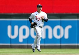 'Former LAD' Ryu Hyun-jin's message to Go Woo-seok, who made his 'dream MLB debut': "Rather than advice..."