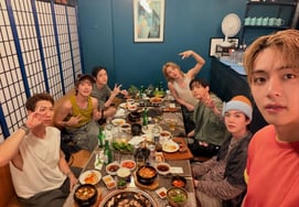 BTS also can't resist samgyeopsal and soju.. Full group dinner photo [Star Issue]