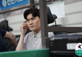 "ソウルの選手たちも驚く活動量" チョン・ギョンホ江原監督、直接明かした7試合無敗の秘訣 "ビッグクラブ相手に圧倒、確実に成長" [上岩現場]