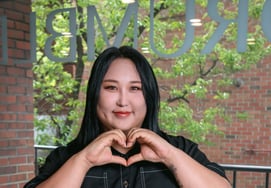 'Mocking Menstrual Pain' Controversy... The Real Suffering of Women Trampled by 'Transgender' Satire [Lee Seung-hoon's Obstacle]