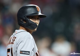 'Batting slump' Lee Jung-hoo atoned with defense! Super catch in the 9th inning → Secured .300 batting average for the first-half finale