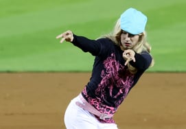 Impactante transformación del lanzador japonés de Kiwoom, la 'chica rubia': ¡Japón se volcó! «¿Esto es el sabor de la KBO? Parece que se lleva bien en Corea»