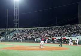 First Half Leader, 50,000 Spectators... The Light and Shadow Within the Future of Ulsan Whales [Ryu Sun-kyu's Bizball]