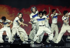 Identity's "Powerful Comeback Stage" [★Photos]