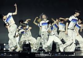 Identity's "Overwhelming Comeback Stage" [★Photo]
