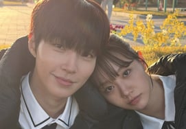 Hyeri ♥ Hwang In Yeop mặc đồng phục và hẹn hò trên bãi biển? Cảnh quay đầy xao xuyến