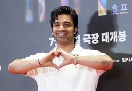 アヌパム、チョン・ホヨンを応援しに来ました [★フォト]