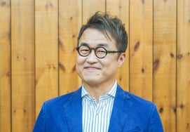 Choi Tae-sung: "His expression is cute" [★Photo]