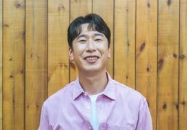 Yang Sang Kook nở nụ cười ung dung [★Ảnh]