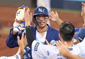 'Samsung bullpen is crazy!' Kim Young-woong adds 'super-large wedge' as Samsung defeats Lotte 4-1, solidifying its lead with a second consecutive win → [Daegu Field Review]
