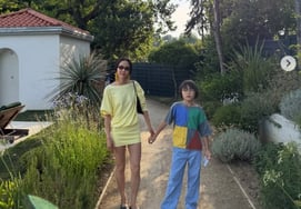 『キム·ナヨン♥』マイク、フランス旅行中に涙を流した理由..「この写真を撮る」