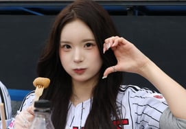 [Photo] Yang Hyo-ju: "Today is my day off; I'm in the first row."