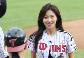 [Photo] Ha Ji-won: "I guess I'm built for hitting"