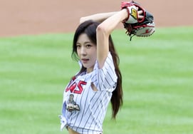 [Photo] Ha Ji-won, first pitch in skinny fit after 18 years