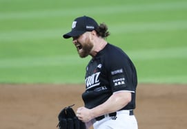 [Photo] Logan 'Roars to Escape Bases-Loaded Crisis'