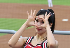 [Ảnh] Woo Hye-jun 'Cổ vũ là tình yêu'