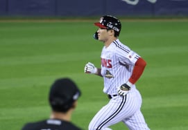 [Photo] Oh Ji-hwan, a two-run home run in the chase