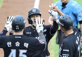 [B-Hind★] KT Choi Won-jun: "La primera de Ha Ji-won fue más dolorosa de lo esperado", evocando la película '7th Light' y celebrando el jonrón de tres carreras que dio la vuelta!